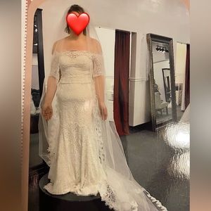 Watters “savanah” wedding dress in Ivory. Brand new never worn or altered.